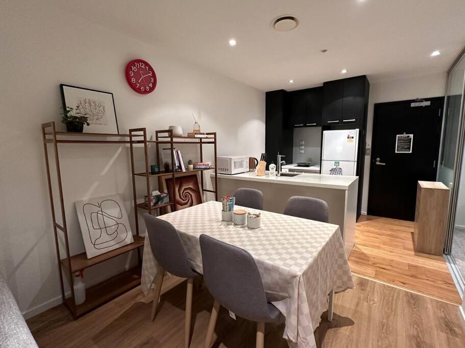City Apartment With Sky Tower View Auckland Esterno foto